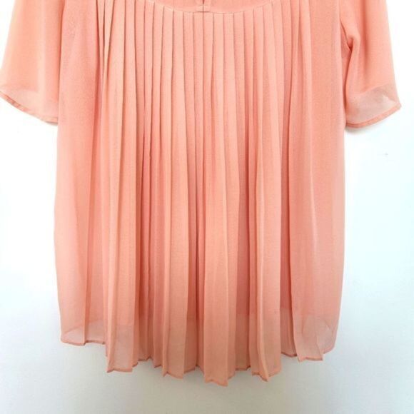 BCBGeneration Sheer Nectar Short-Sleeve Pleated Blouse‎ - Picture 4 of 10